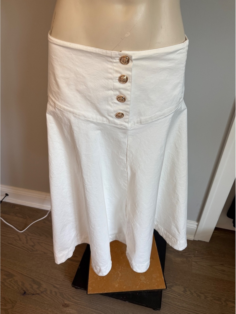 ASTR White Midi Skirt Size Small with Gold Button Detail - Picture 2 of 10